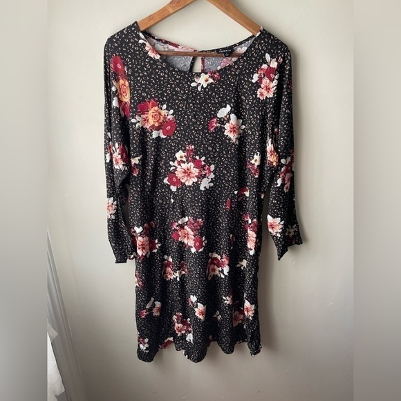 Torrid Black Floral Challis Shift Dress 1X - Picture 2 of 11